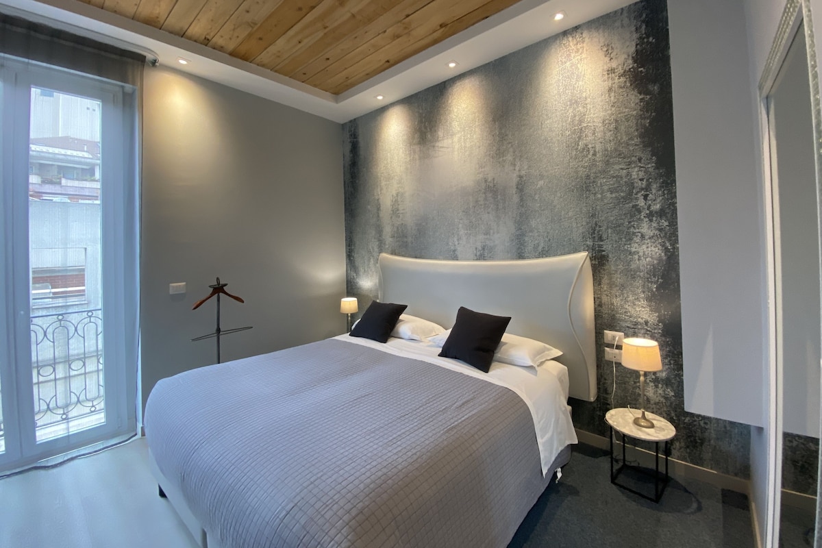 In-room safe, desk, travel crib, WiFi (free)