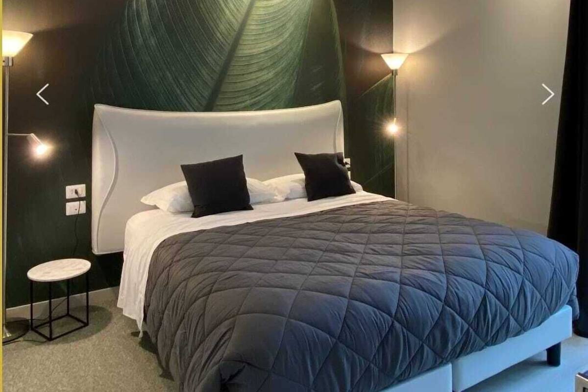 Deluxe Studio | In-room safe, desk, travel crib, WiFi (free)