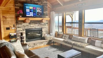 Smart TV y chimenea