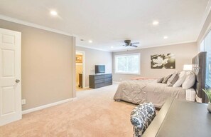 5 habitaciones, tabla de planchar con plancha, wifi y ropa de cama 