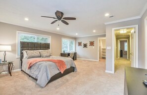 5 bedrooms, iron/ironing board, WiFi, bed sheets