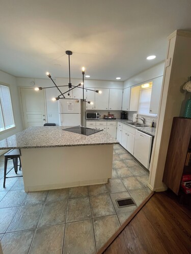 Stunning home in the middle of midtown close to fairgrounds.