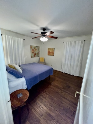 3 slaapkamers, een bureau, een strijkplank/strijkijzer, gratis wifi