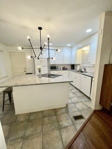 Stunning home in the middle of midtown close to fairgrounds.