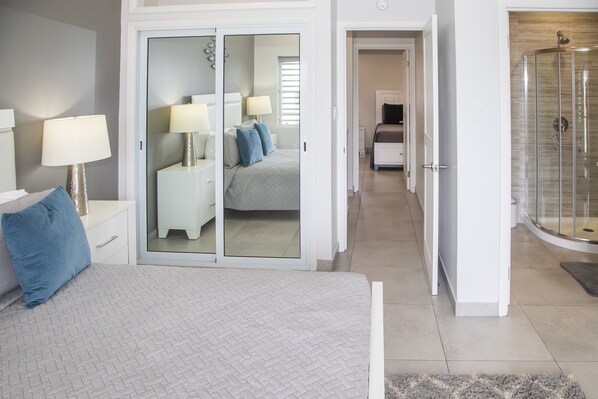 2 bedrooms, in-room safe, free WiFi, bed sheets - Waterfront Villa 246E South Finger, Jolly Harbour (Jolly Harbour)