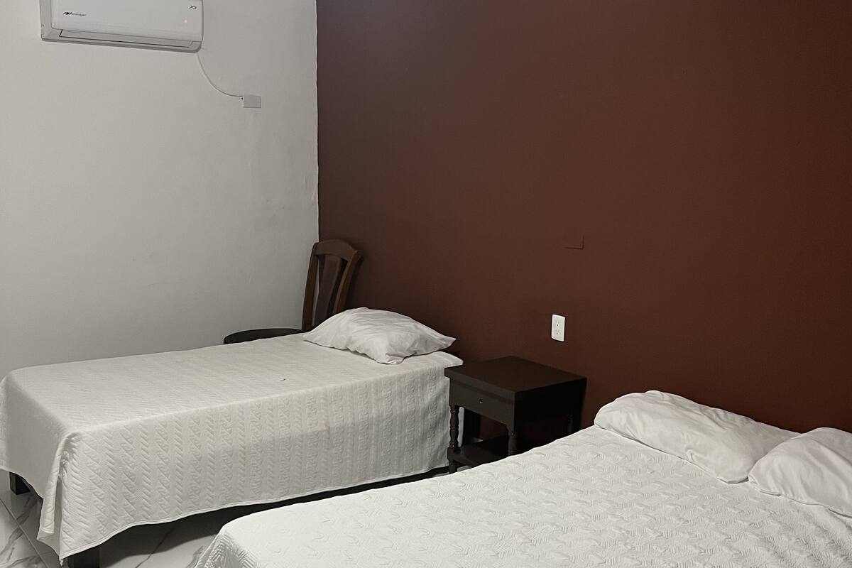 Basic-Doppelzimmer | Laptopgeeigneter Arbeitsplatz, kostenloses WLAN