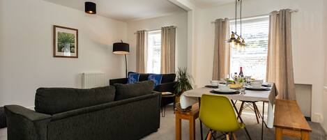 Deluxe Apartment | Living area | 42-inch flat-screen TV with cable channels, TV