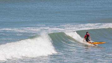Surfing/boogie boarding