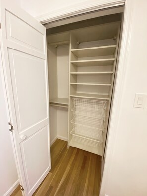Interior - ***ONE AUGUST WEEK LEFT*** June and Sept still available! (Ship Bottom)