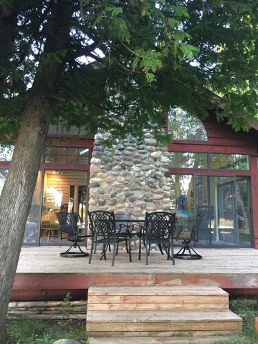 Shadwell, beautiful private setting on Font Lake