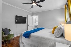 4 slaapkamers, een strijkplank/strijkijzer, reisbedje, wifi