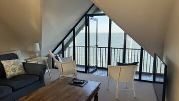 Ălytelevisio, kirjoja