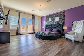 5 habitaciones, tabla de planchar con plancha y cuna de viaje 