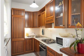 Frigorífic, microones, forn i placa de cuina 