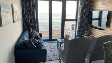 Een smart-tv en een stereo