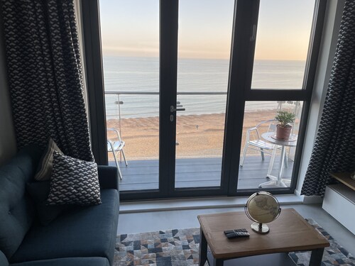 Beach Flat - Holiday Accommodation - Ramsgate, Thanet 