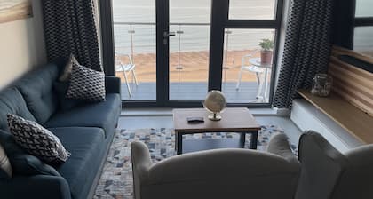 Beach Flat - Holiday Accommodation - Ramsgate, Thanet