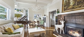 SJ Landmark The Hensley House Master Suite with Bathtub Unit 1