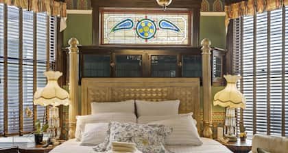 SJ Landmark The Hensley House Master Suite with Bathtub Unit 1
