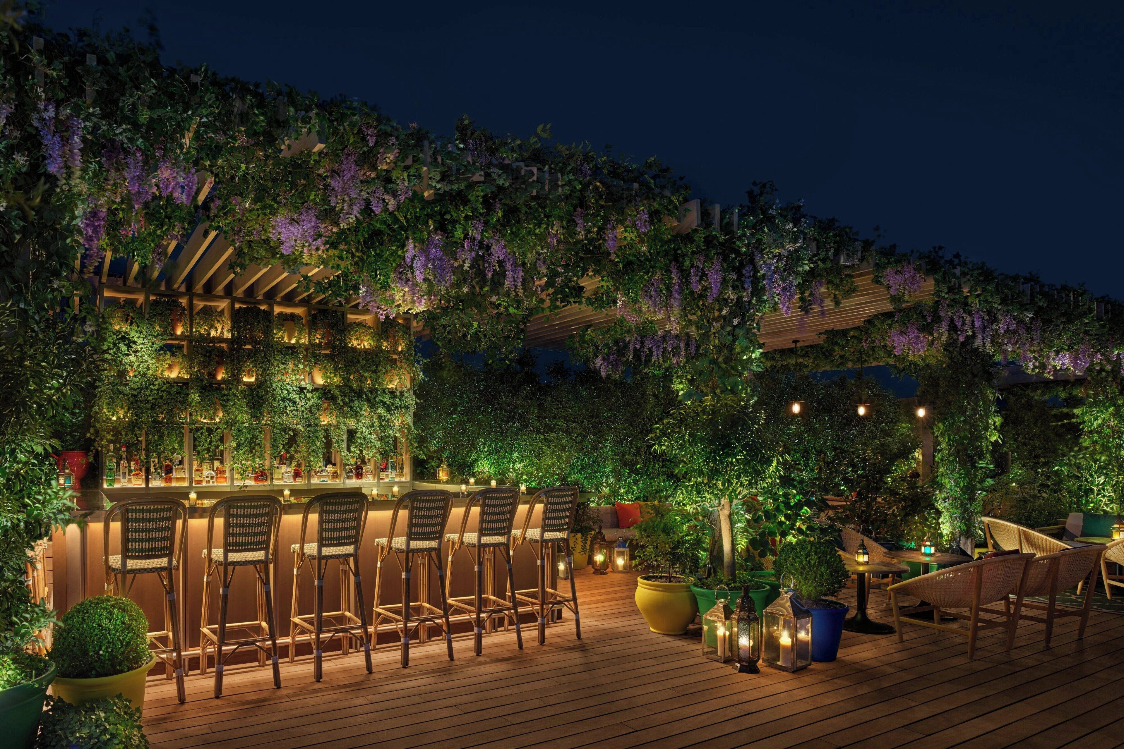 2 bars/lounges, tapas bar, tapas bar