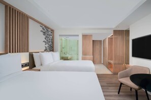 Hypo-allergenic bedding, in-room safe, desk, laptop workspace - Courtyard By Marriott North Pattaya (Pattaya)