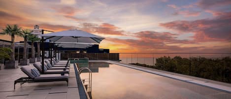 Outdoor pool, pool umbrellas, sun loungers