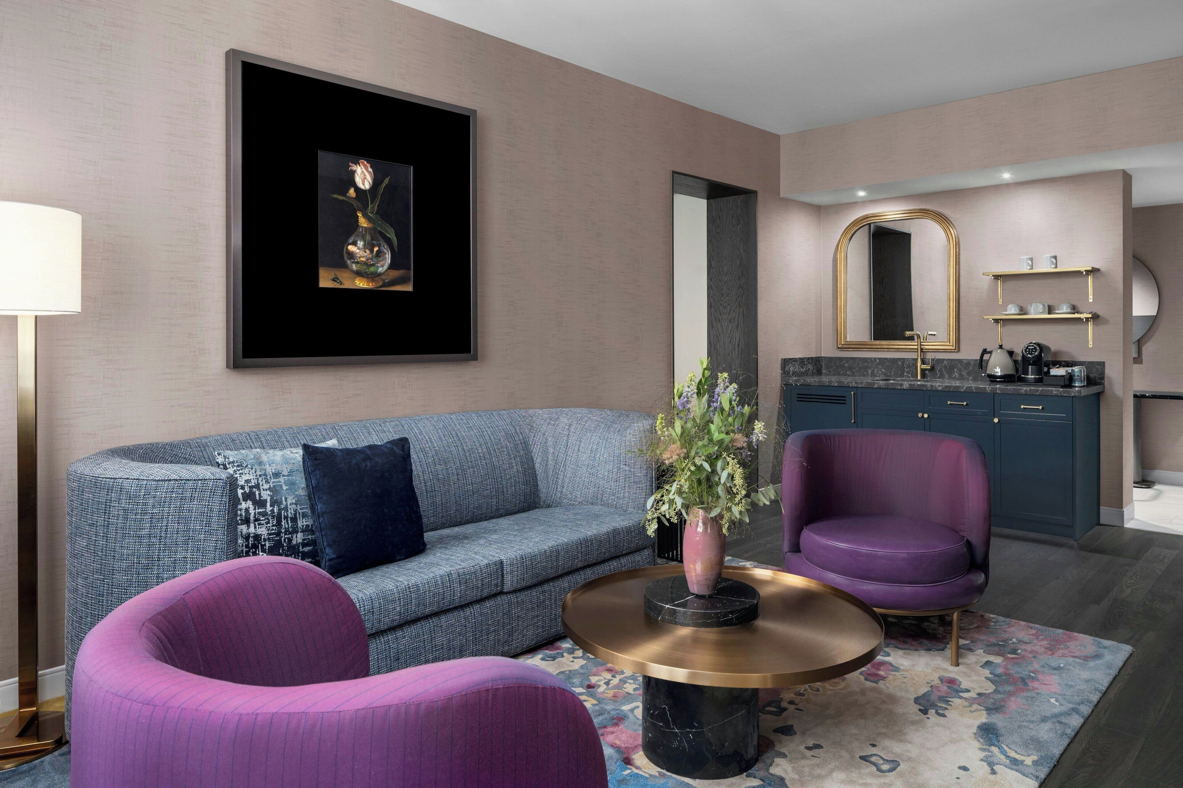 suite, 1 bedroom, non smoking, city view | bar (on property)