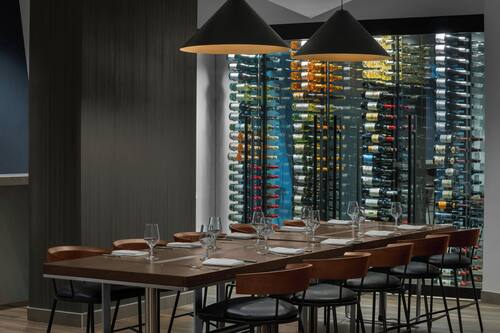 2 restaurants; breakfast, lunch, and dinner served