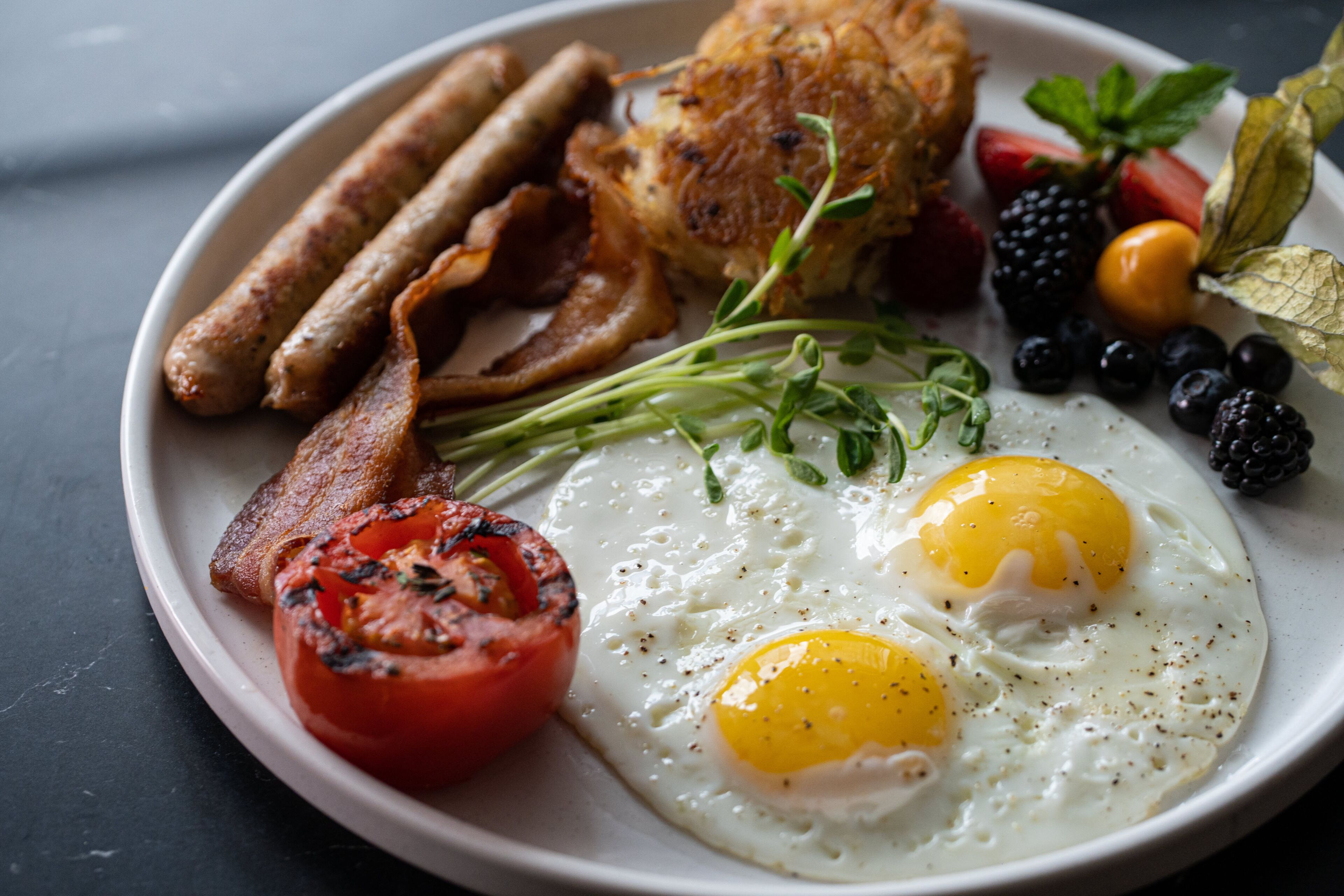 daily cooked-to-order breakfast for a fee