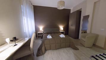 5 bedrooms, iron/ironing board, WiFi