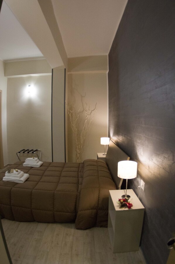 5 bedrooms, iron/ironing board, WiFi - B&B DEL CORSO (CL)