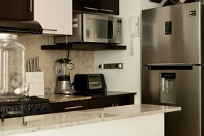 City Apartment | Private kitchen | Fridge, microwave, oven, espresso maker - Mi Zona Lodging Xochicalco (Mexico City)