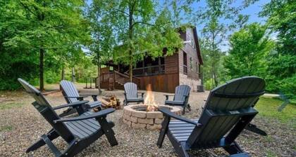 Stonewood Cabin | Hot Tub | Walk to Breweries