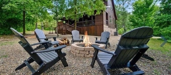 Stonewood Cabin | Hot Tub | Walk to Breweries