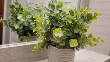 Standard Single Room | Bathroom | Shower, rainfall showerhead, designer toiletries, heated floors