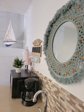 Standard Single Room | Private kitchen | Fridge, microwave, coffee/tea maker, toaster