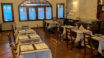 Petit déjeuner continental servi tous les jours en supplément