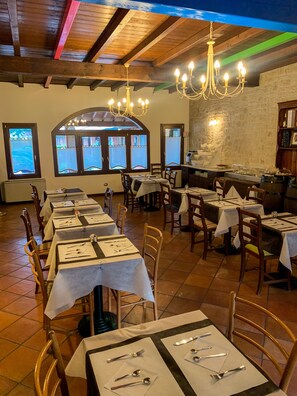 Tägliches kontinentales Frühstück gegen Gebühr