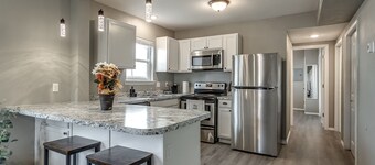 Amazingly renovated downtown 1BD 1 BR apt with Washer and dryer!