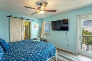 5 bedrooms, iron/ironing board, travel crib, free WiFi - 5 Bedroom Beach House Slps 12 - Private Beach - Shells - Fishing -Screened porch (Panacea)