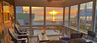 5 Bedroom Beach House Slps 12 - Private Beach - Shells - Fishing -Screened porch