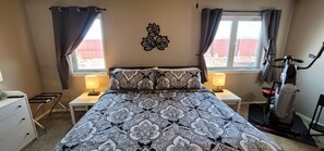 3 bedrooms, desk, iron/ironing board, free WiFi - Quiet and cozy ranch home - 6 minutes from the University of Wyoming (Laramie)