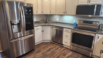 Refrigerador, microondas, horno, placa de cocina