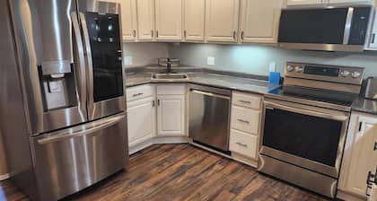Quiet and cozy ranch home - 6 minutes from the University of Wyoming