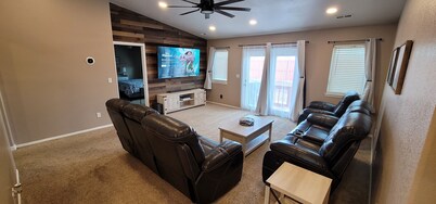 Quiet and cozy ranch home - 6 minutes from the University of Wyoming