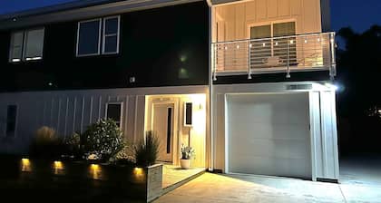 New & Modern Beach Home with Golf Cart!