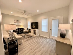 Smart-tv, eldstad, tv-spel och dvd-spelare