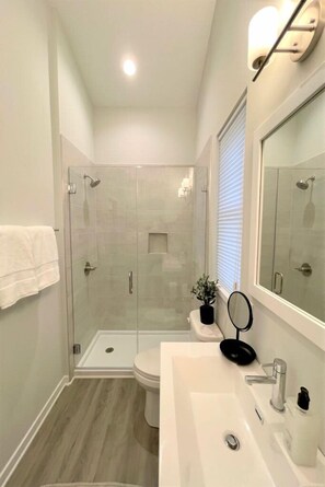Combined shower/bathtub, hair dryer, towels, soap - Modern Beach Home with Golf Cart! Dog Friendly! (Carolina Beach)