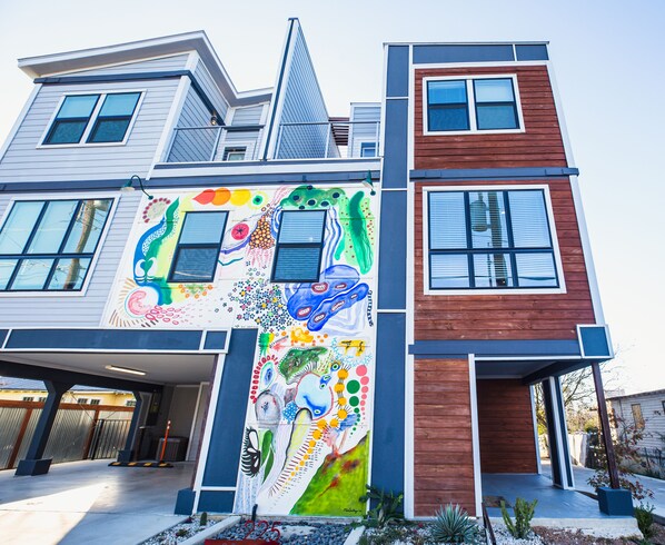 Exterior - Modern Home With Rooftop Patio - Down Town Views (San Antonio)