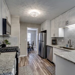 Fridge, microwave, oven, stovetop - *Modern oasis 7 mins from Atlanta airport (College Park)